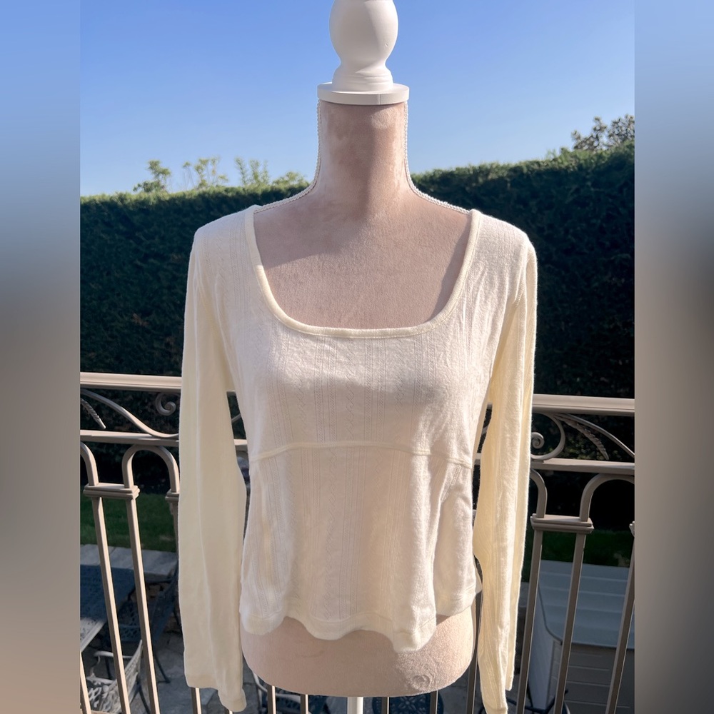 Anthropologie- scoop neck, long sleeve crop top. Color- Ivory, Size- XL